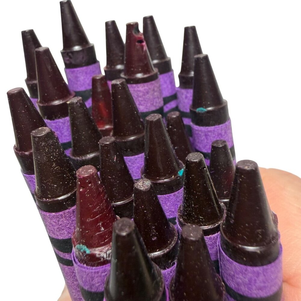 Vintage Hard to Find Crayola Plum Crayons Lot Of 24 Collectors - Picture 2 of 4